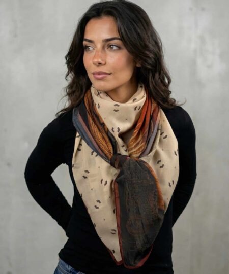 Alternative view of Foulard 140x140 - Terre de Sienne