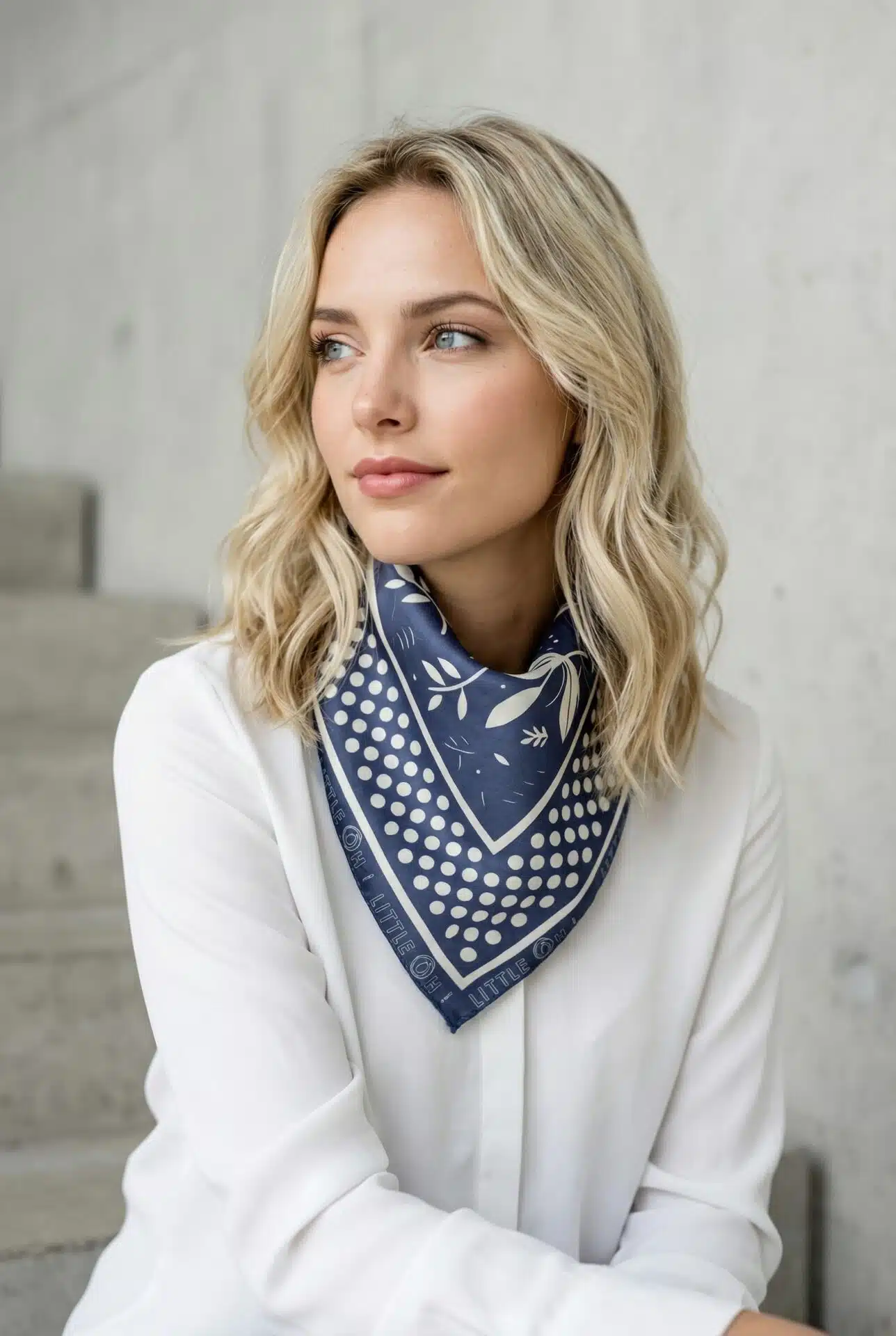 Foulard satin 70x70 - Bleu azulejo